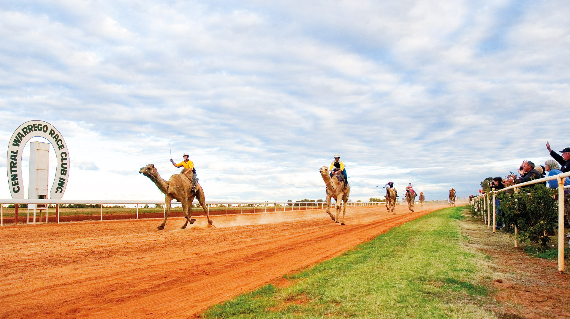 Country-Camel-Racing-in-Charleville-Slider