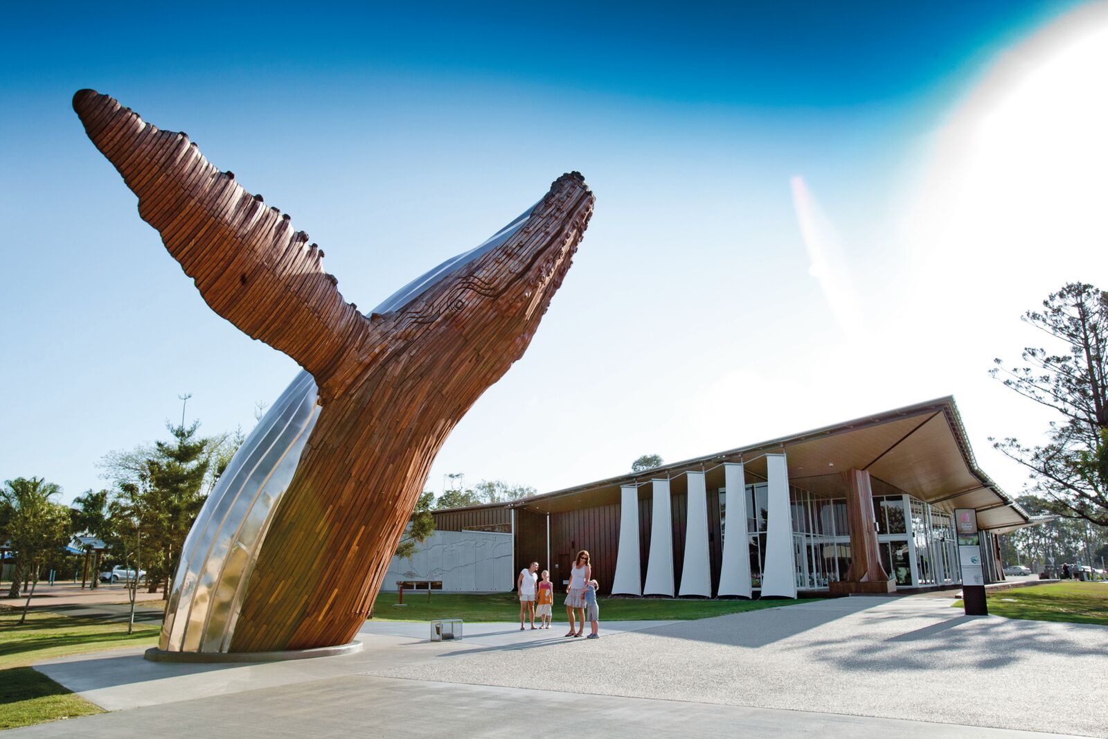 Hervey-bay-whale-sculpture