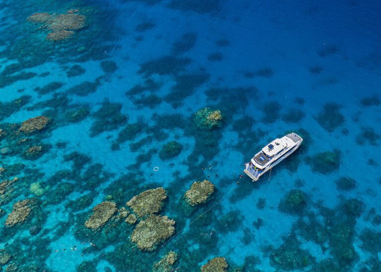 Great-Barrier-Reef-Catamaran