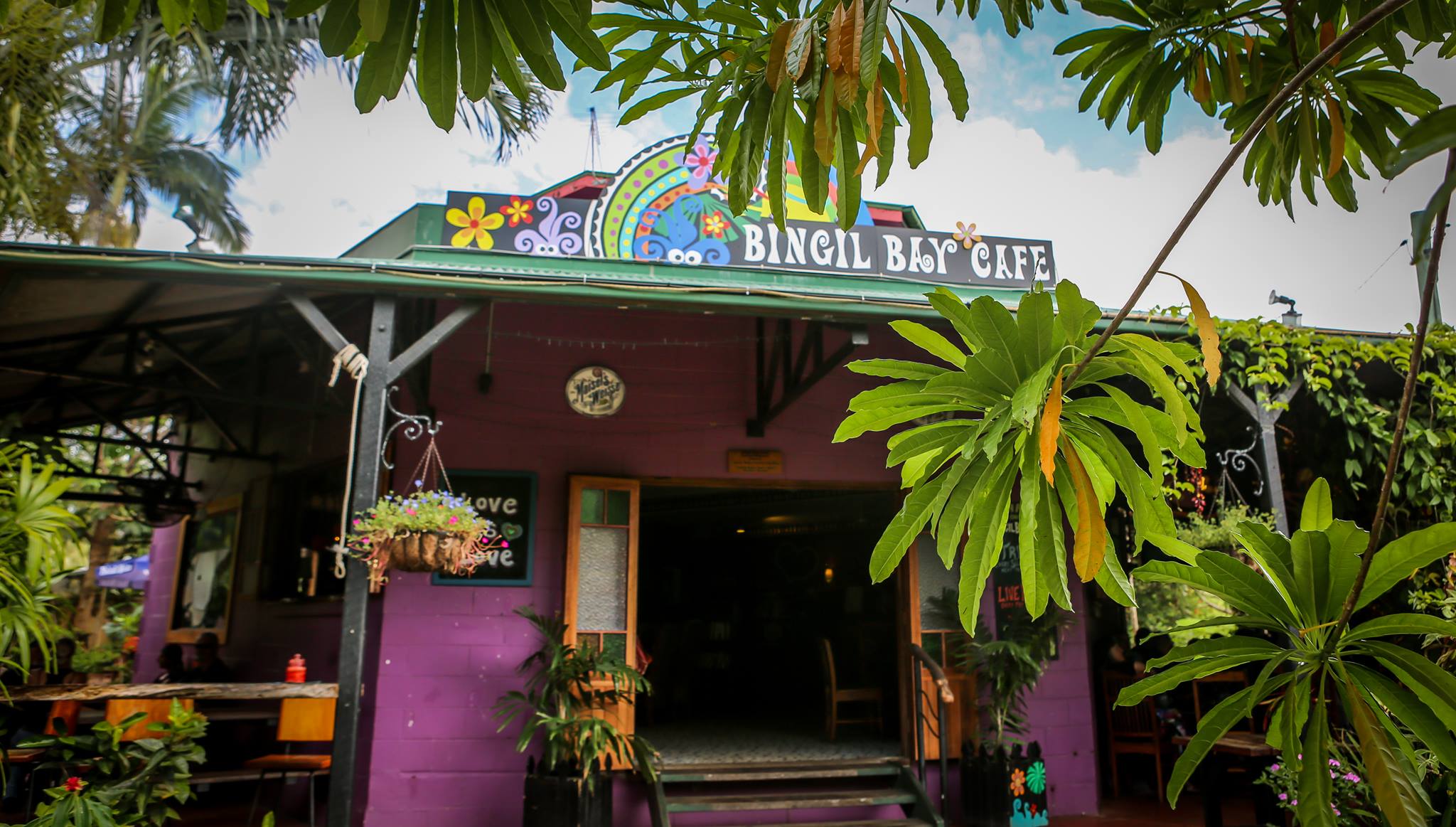Bingil-Bay-cafe-shop