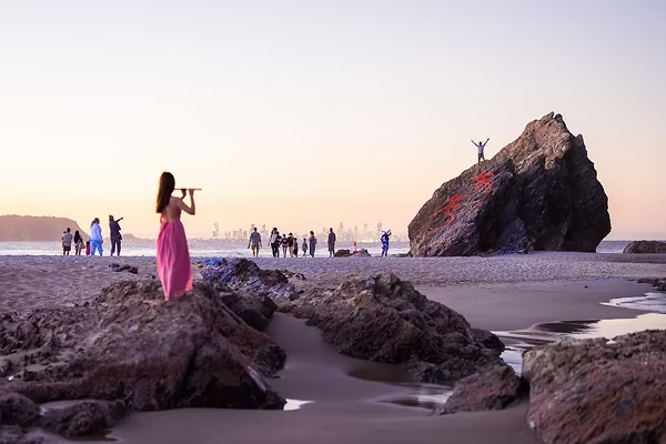 SWELL Sculpture Festival 2026: The Complete Visitor's Guide to Currumbin Beach's Iconic 10-Day Outdoor Art Event 1 SWELL Sculpture Festival 2026